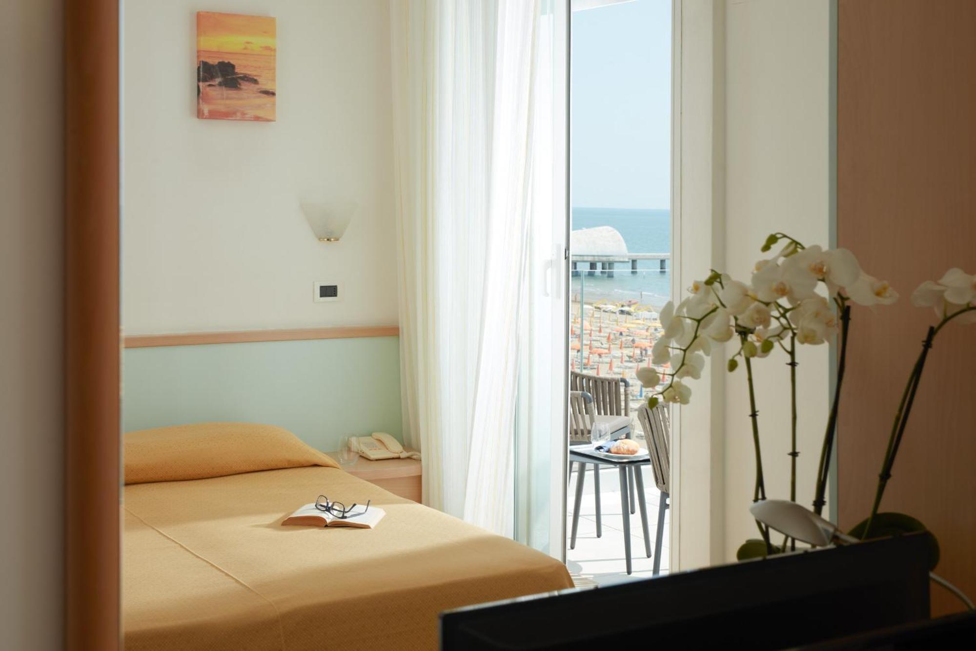 Hotel Pelikan Lignano Sabbiadoro Zewnętrze zdjęcie